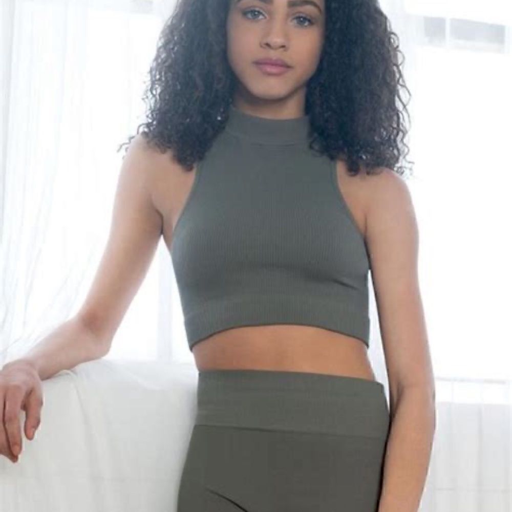 Capezio Women’s Seamless Rib Crop Top – NWT Olive Green, Size M/L (11375W)